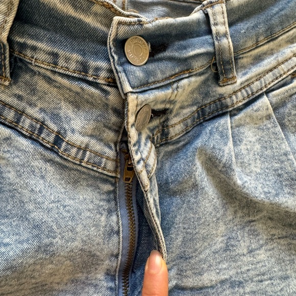 High waisted pleated jean shorts - Picture 5 of 11